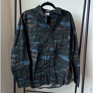 Men’s Columbia Button up - thicker, warmer material!